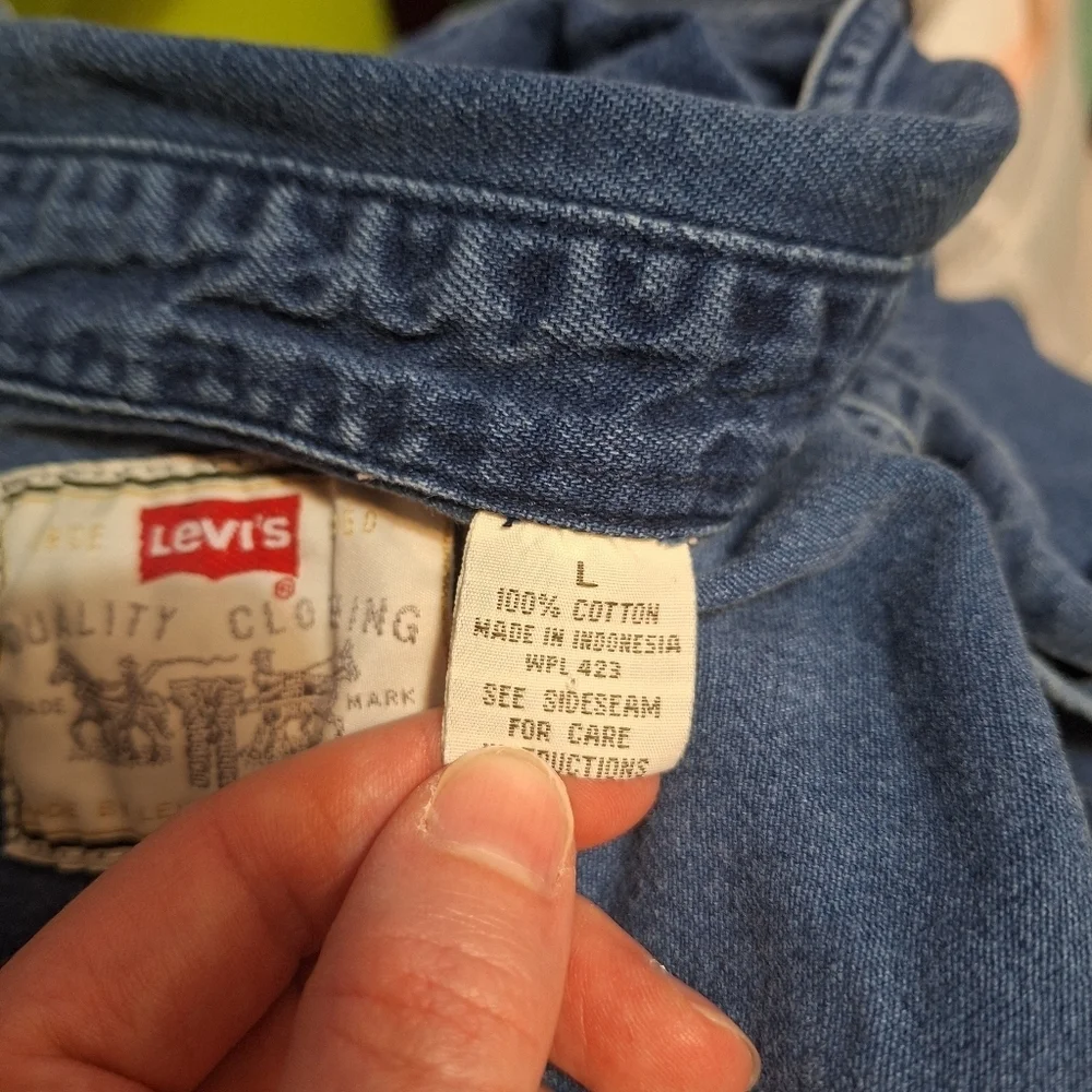 Levi's Classic Denim Red Tag Vintage Button Up Mens Size Large.